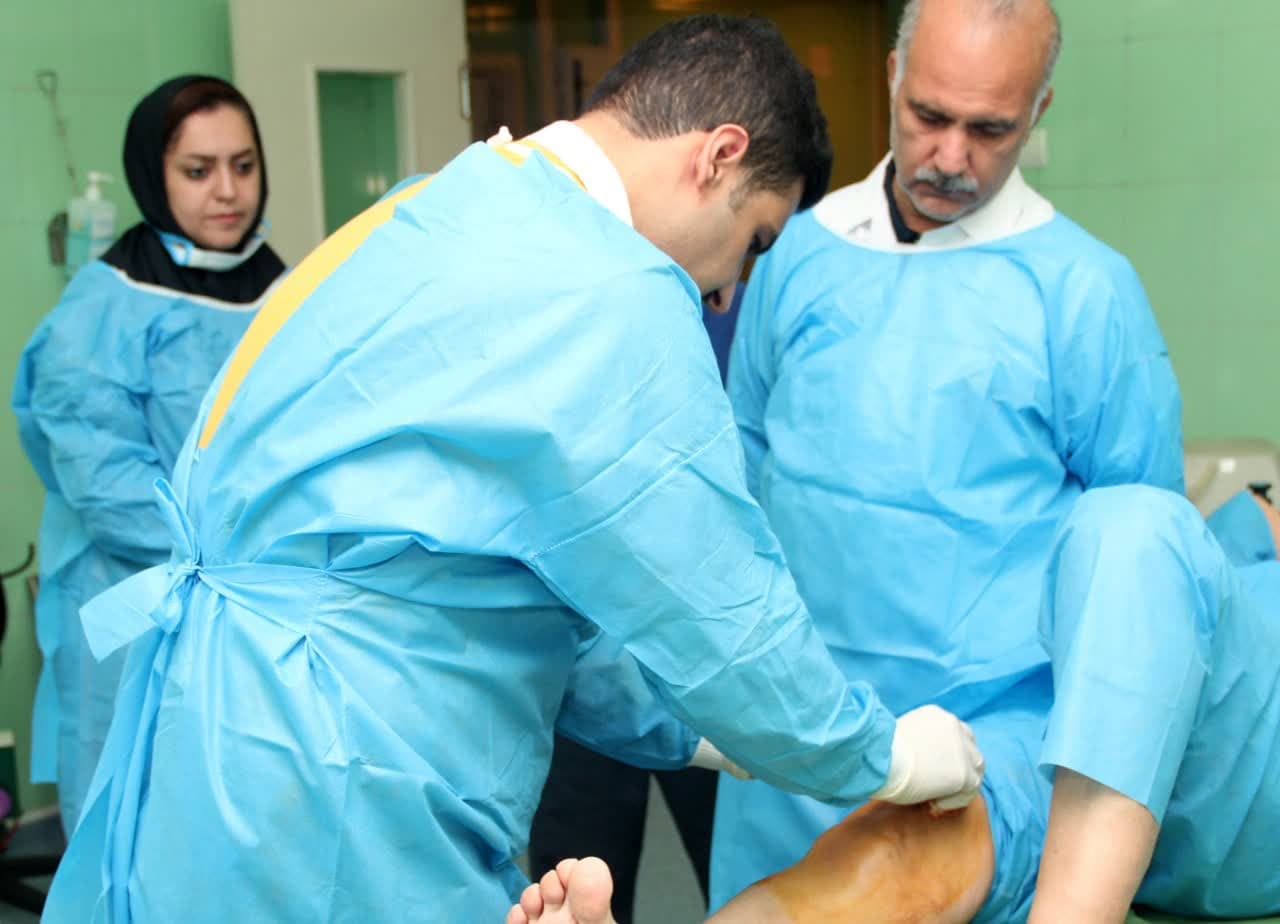 استفاده از سلول‌های بنیادی در ترمیم غضروفهای مفصل زانو در دانشگاه علوم پزشکی ایران